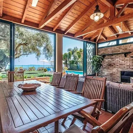 Beachfront Villa Barbáti